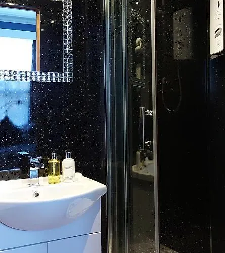 招待所 Park Dene Only